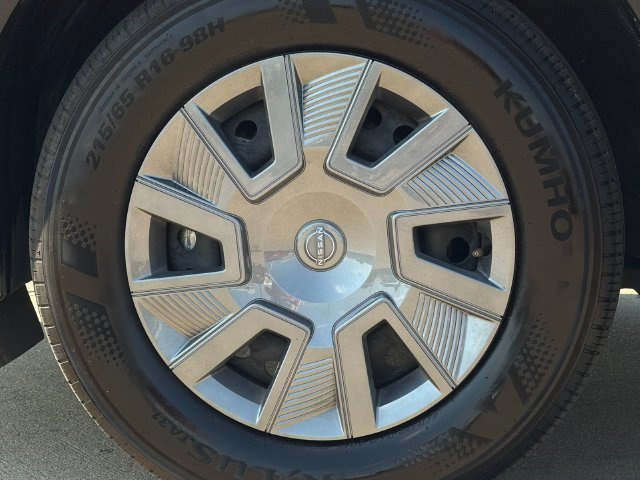 Used 2025 Nissan Kicks S FWD image 30