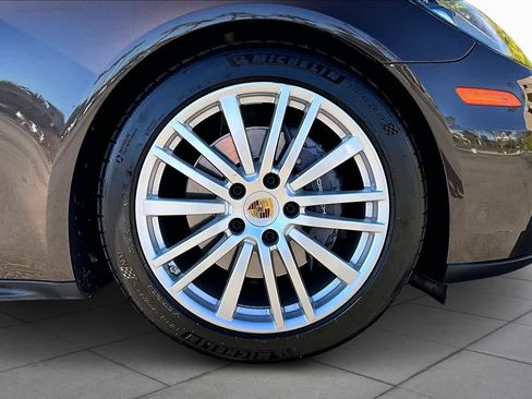 Used 2018 Porsche Panamera image 10