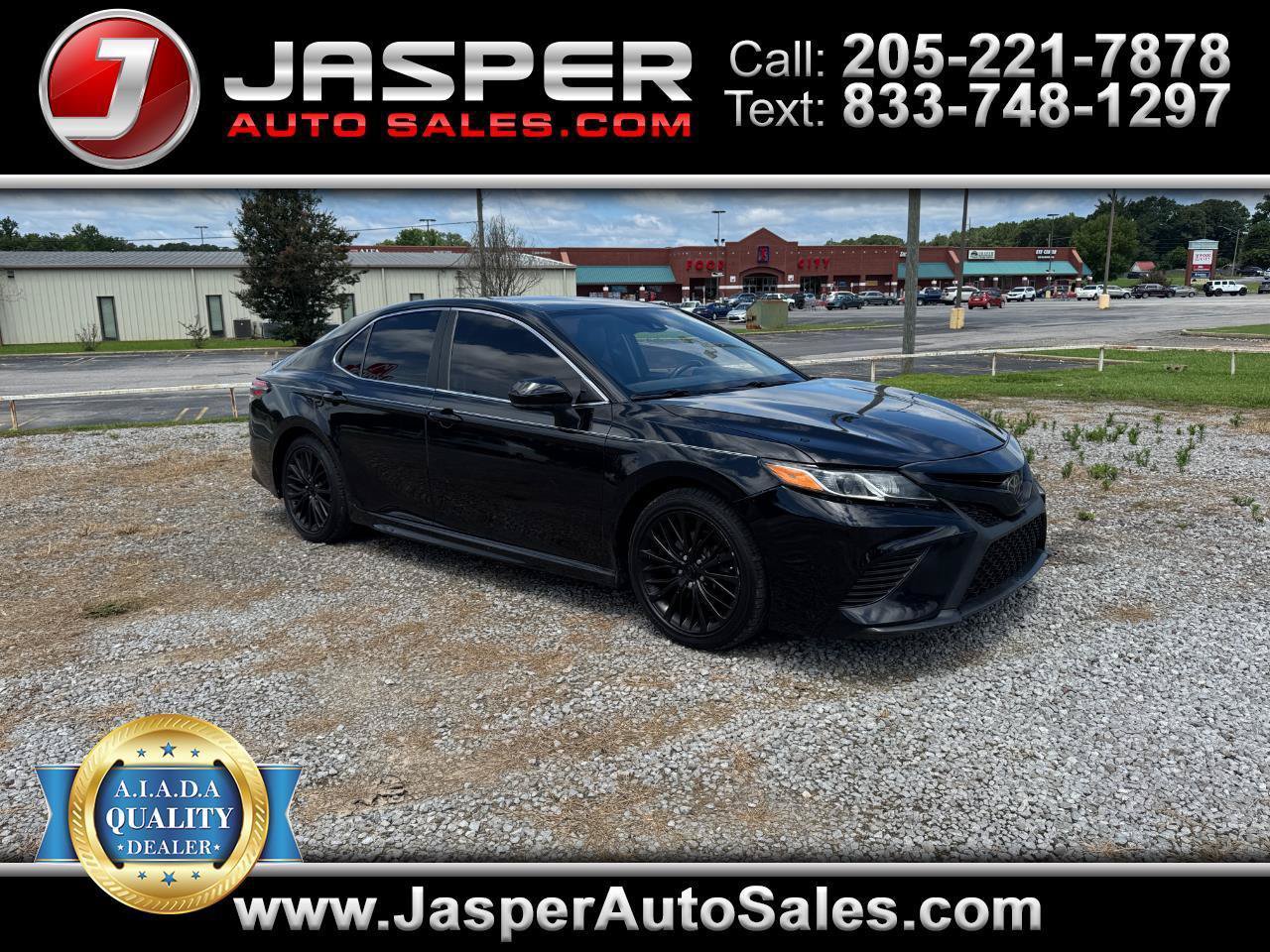 Used 2019 Toyota Camry SE w/ Carpet Mat Package FWD image 1
