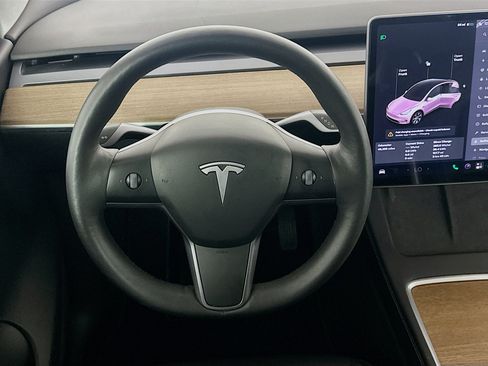 Used 2021 Tesla Model Y Long Range AWD/4WD image 17