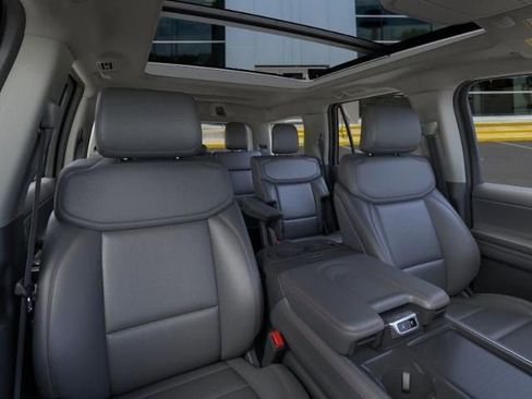 New 2025 Ford Expedition Active image 10