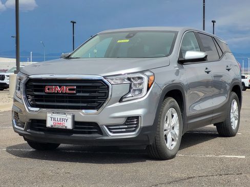 Used 2024 GMC Terrain SLE AWD/4WD image 4