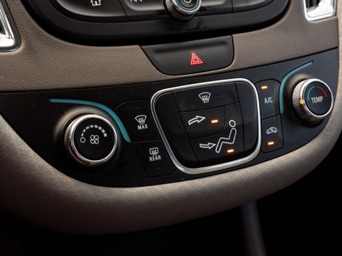 Used 2018 Chevrolet Malibu LT FWD image 23
