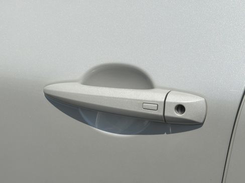 Used 2023 Nissan Rogue SV image 29