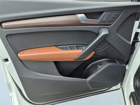 Used 2024 Audi Q5 2.0T Premium w/ Convenience Package image 9