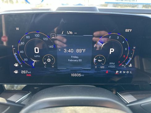 Certified 2025 Chevrolet Suburban Premier image 21