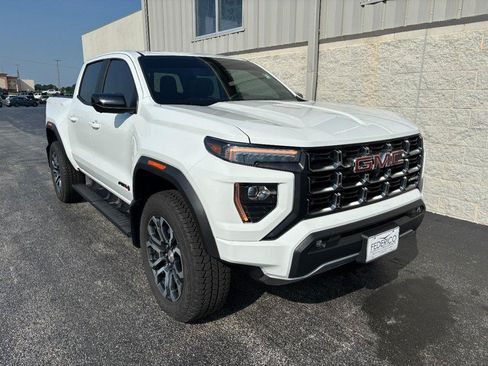 Used 2024 GMC Canyon AT4 w/ AT4 Premium Package AWD/4WD image 2