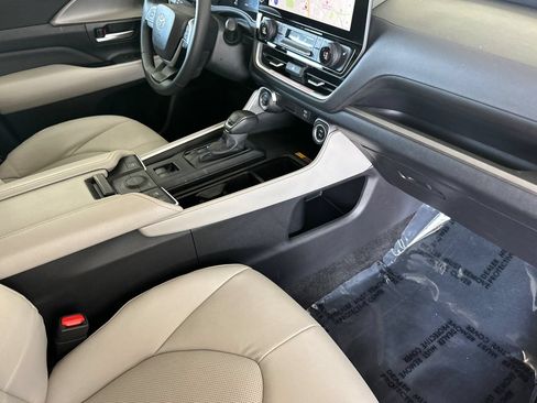 Certified 2026 Toyota Grand Highlander AWD Hybrid image 21