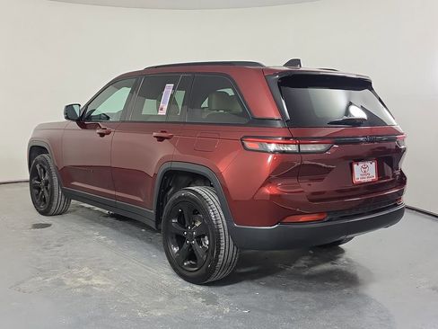 Used 2025 Jeep Grand Cherokee Limited w/ Black Appearance Package RWD image 4