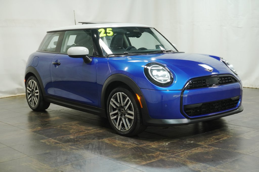 Used 2025 MINI Cooper 2-Door Hardtop FWD image 1