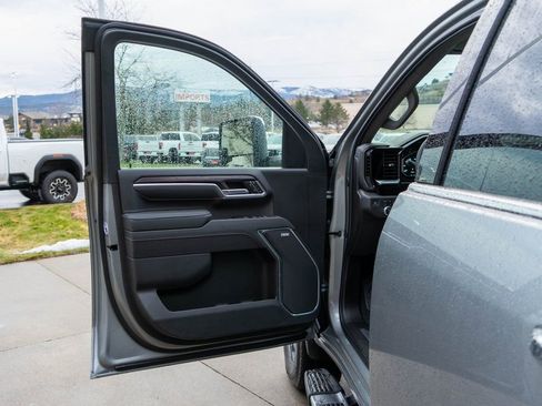 New 2026 GMC Sierra 2500 SLT w/ SLT Convenience Package image 17