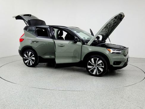 Certified 2022 Volvo XC40 P8 Recharge Plus image 10