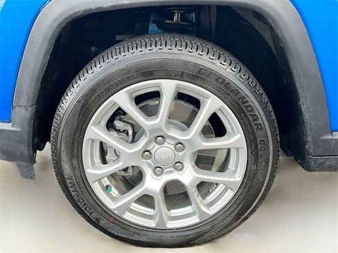 Used 2023 Jeep Compass Latitude image 31