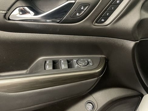 Used 2022 GMC Acadia SLT w/ Preferred Package image 17