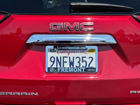 Used 2024 GMC Terrain SLE image 50