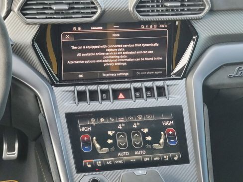 Used 2024 Lamborghini Urus Performante image 11