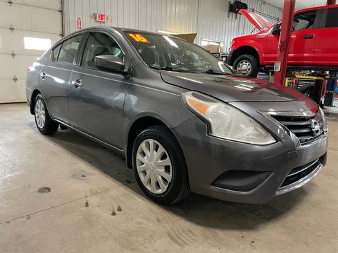 Used 2016 Nissan Versa SV image 5