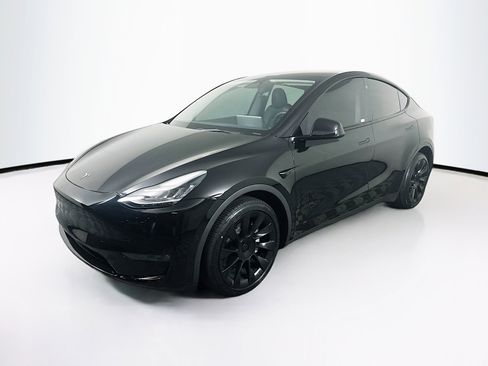 Used 2022 Tesla Model Y Long Range image 3
