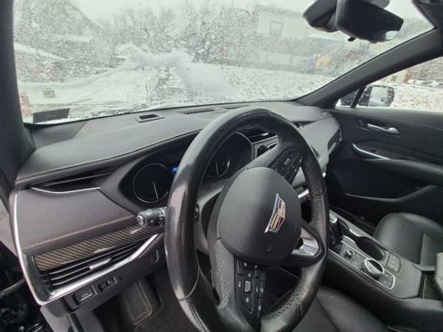 Used 2019 Cadillac XT4 Sport w/ Enhanced Visibility Package image 10