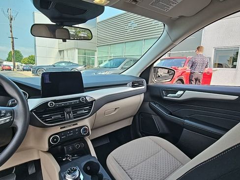 Used 2021 Ford Escape SE image 34