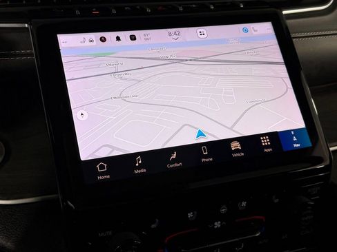 Used 2024 Jeep Grand Cherokee L Limited w/ Luxury Tech Group II image 18