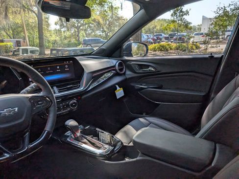 Used 2025 Chevrolet Trax RS w/ Driver Confidence Package image 15