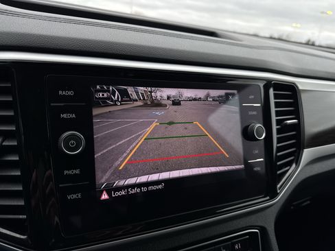 Used 2023 Volkswagen Atlas SE w/ Panoramic Sunroof Package image 14