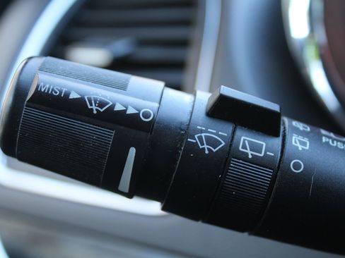 Used 2016 Dodge Grand Caravan SXT image 38