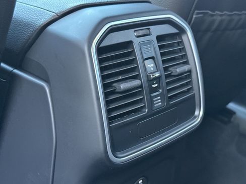 Certified 2025 Porsche Macan image 15