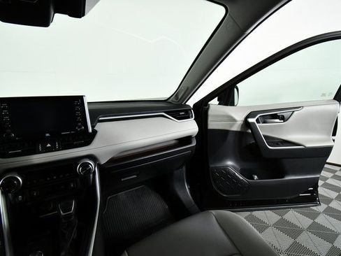 Used 2019 Toyota RAV4 Limited image 20