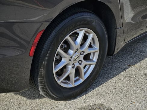 Used 2023 Chrysler Pacifica Touring-L image 8