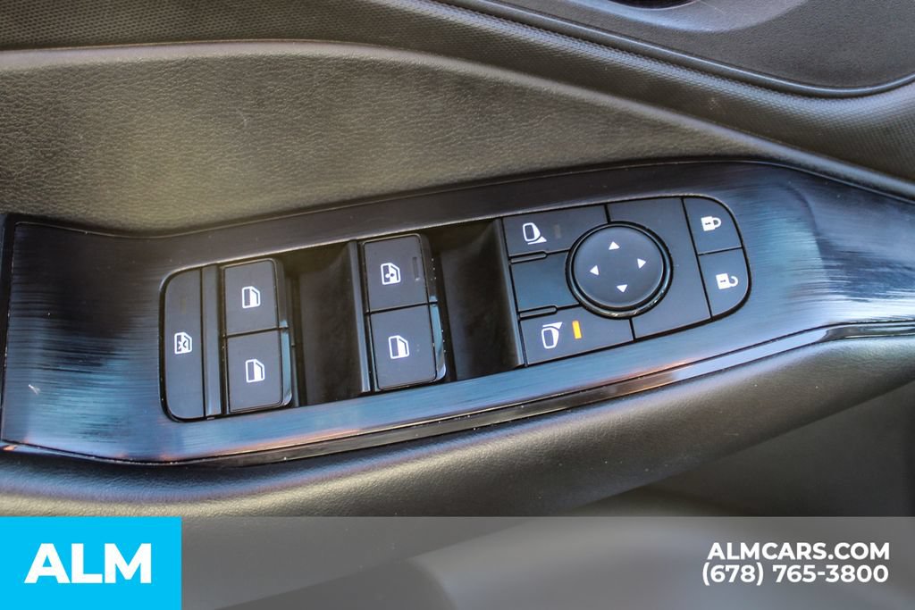 Used 2024 Nissan Rogue S FWD image 40