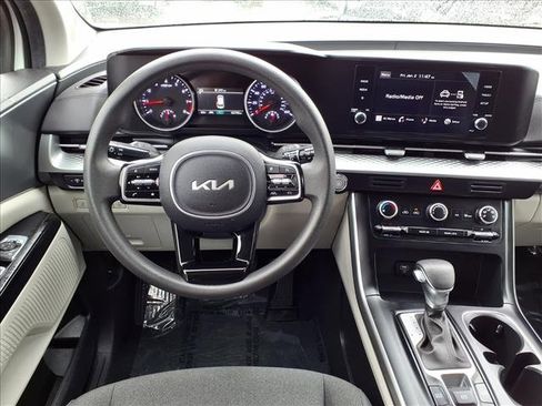 Certified 2024 Kia Carnival LX image 22