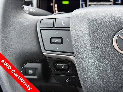 Used 2025 Toyota Camry SE image 20