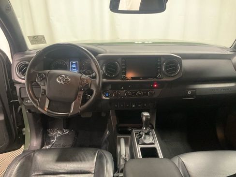 Used 2022 Toyota Tacoma TRD Off-Road w/ TRD Premium Off Road Package image 20