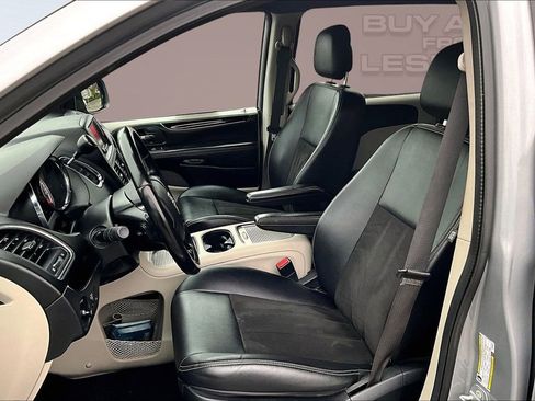 Used 2020 Dodge Grand Caravan SXT FWD image 23