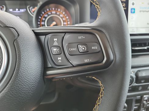 Used 2024 Jeep Gladiator Sport image 19