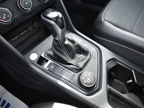 Used 2022 Volkswagen Taos SE image 21