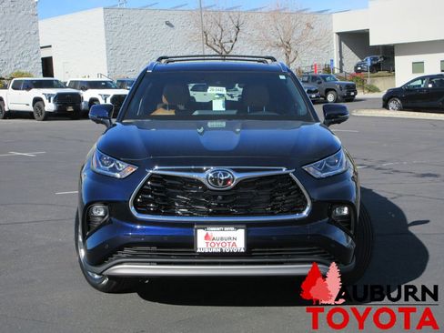 New 2026 Toyota Highlander Platinum image 23
