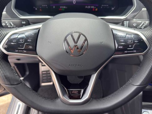 Used 2024 Volkswagen Tiguan SE R-Line AWD/4WD image 15