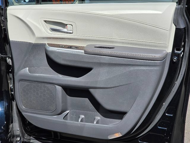 Used 2024 Toyota Sienna XLE w/ XLE Plus Package AWD/4WD image 10