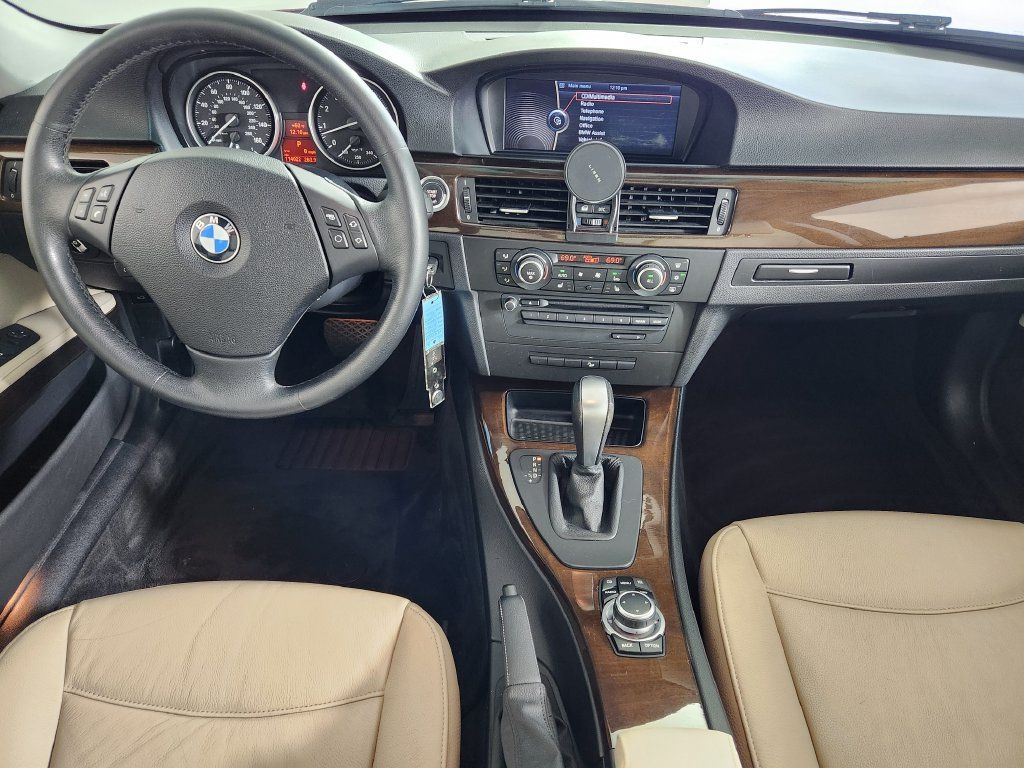 Used 2011 BMW 335i xDrive Sedan AWD/4WD image 15