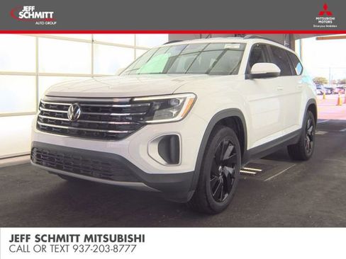 Used 2025 Volkswagen Atlas SE AWD/4WD image 1