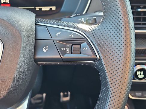 Used 2025 Audi SQ5 Premium Plus w/ Premium Plus Package image 29