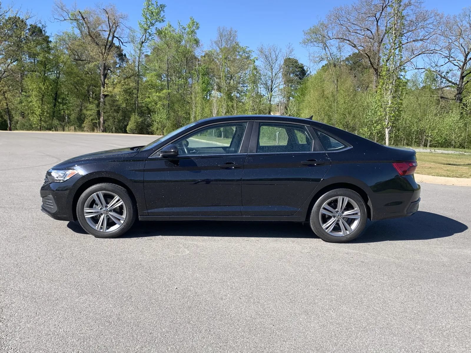 Used 2024 Volkswagen Jetta SE FWD image 4