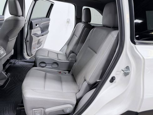 Used 2016 Toyota Highlander Limited FWD image 31