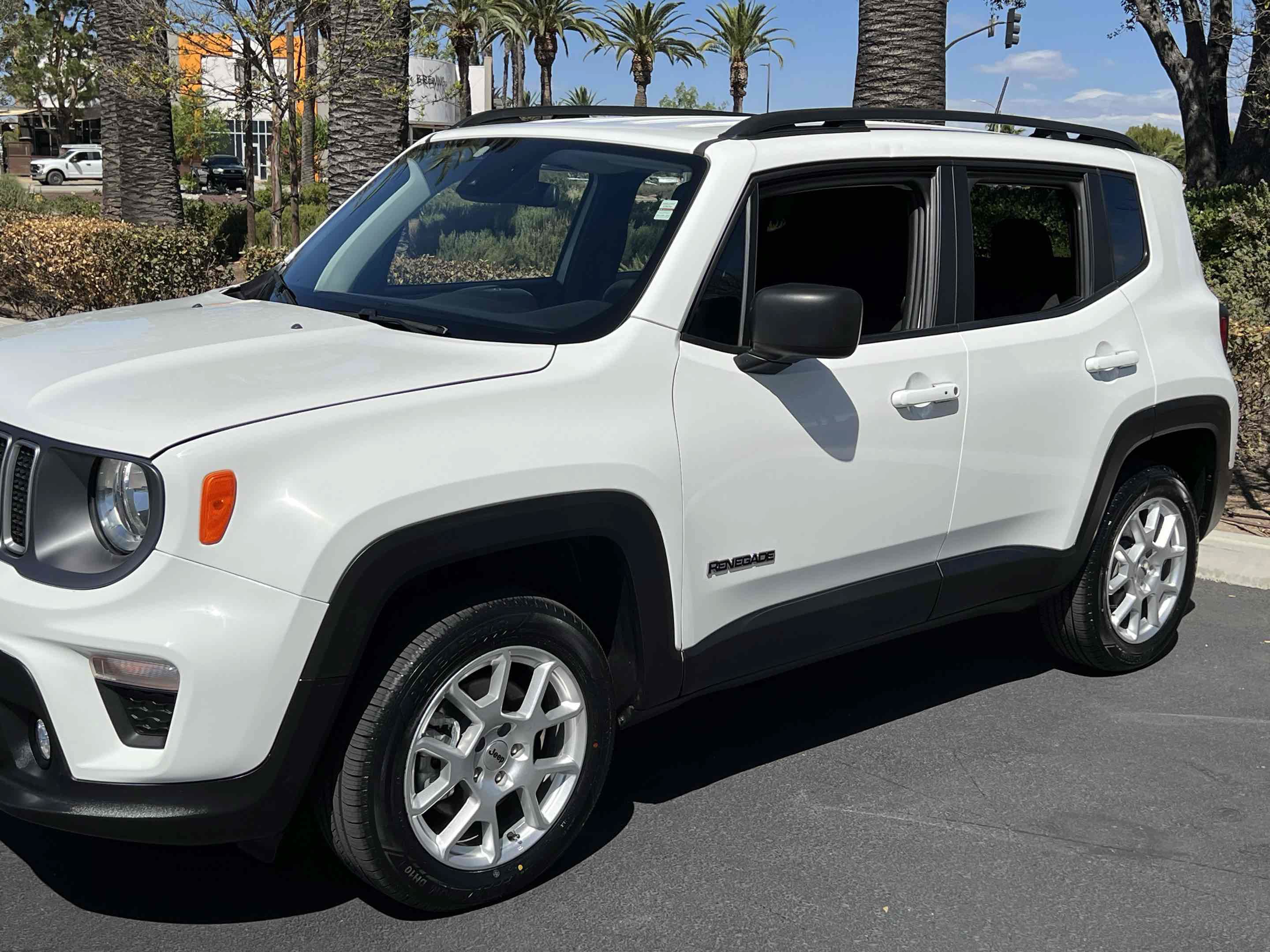 Used 2022 Jeep Renegade Latitude AWD/4WD image 42