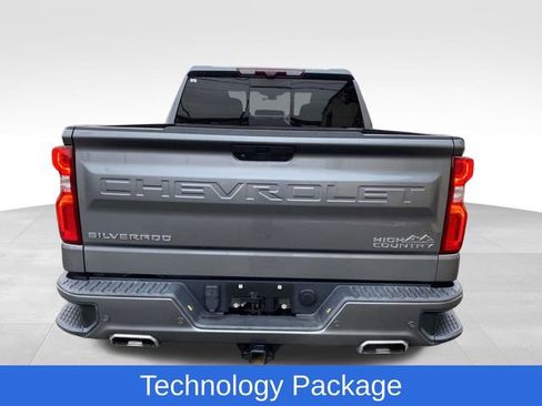 Used 2022 Chevrolet Silverado 1500 High Country w/ Technology Package image 3
