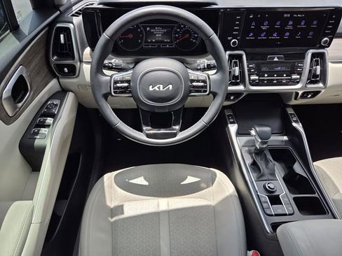 Used 2023 Kia Sorento EX w/ Panoramic Sunroof Package FWD image 16