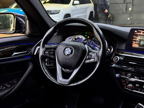 Used 2018 BMW 530i w/ Premium Package image 24